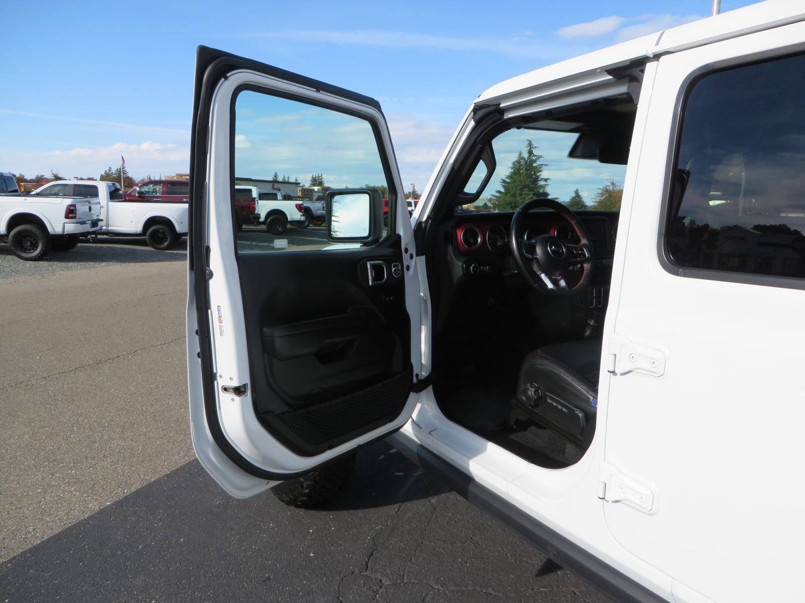 2021 White /BLACK Jeep Wrangler Unlimited Rubicon (1C4HJXFN6MW) with an 2.0L L4 DOHC 16V TURBO engine, automatic transmission, located at 2630 Grass Valley Highway, Auburn, CA, 95603, (530) 508-5100, 38.937893, -121.095482 - Photo #14